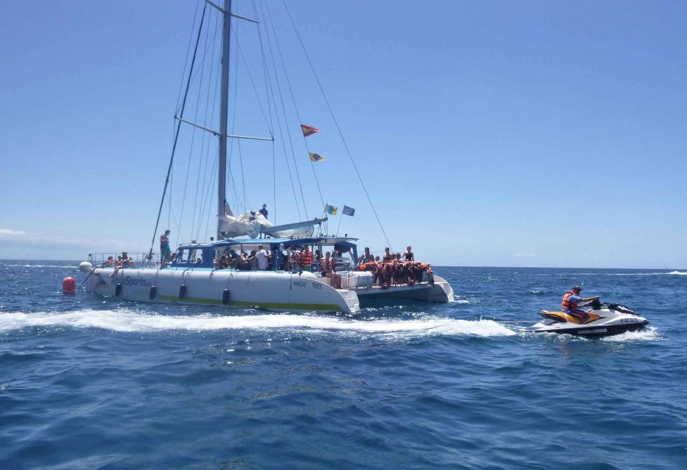 Catamaran Boat Trip (4h)